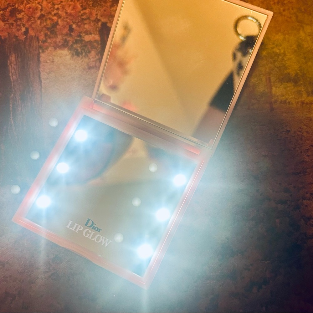Dior Lipglow Mirrored Compact with Lights! - Picture 4 of 8